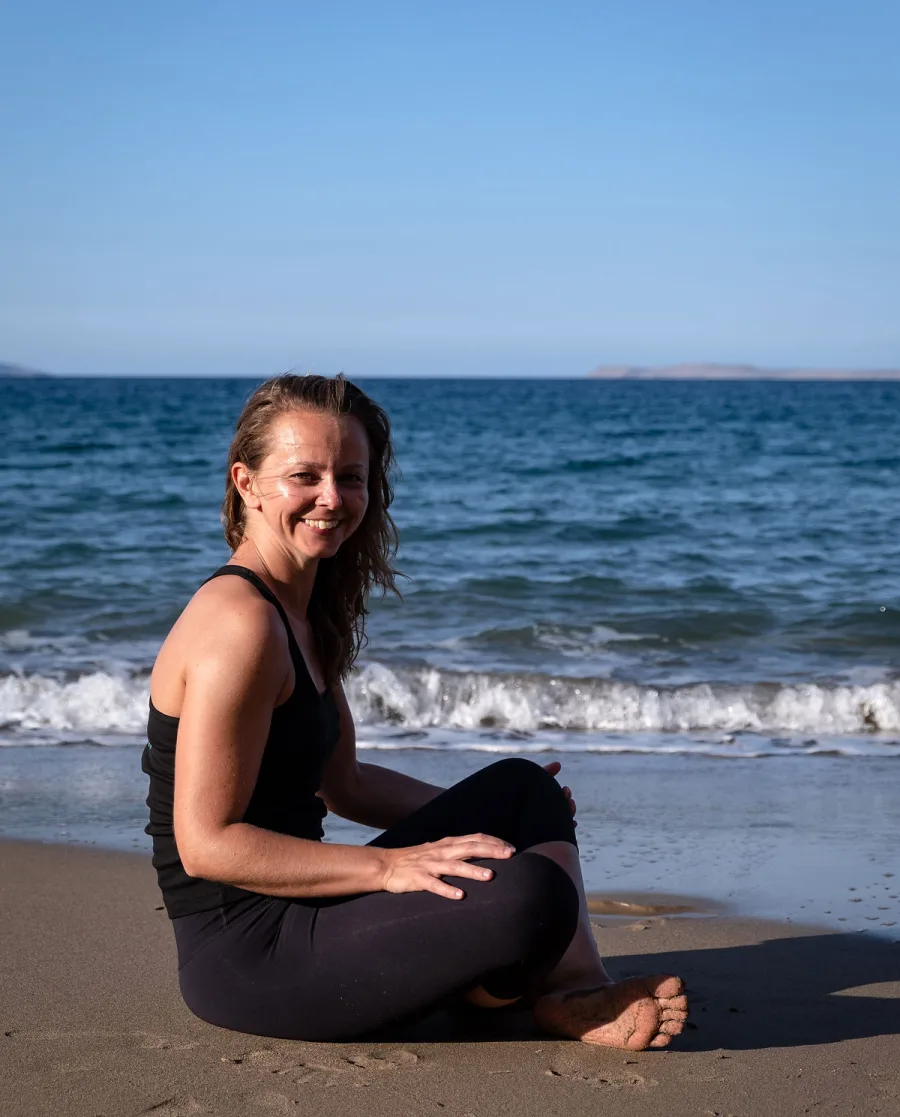 Natalja Krol in einem hellen Raum